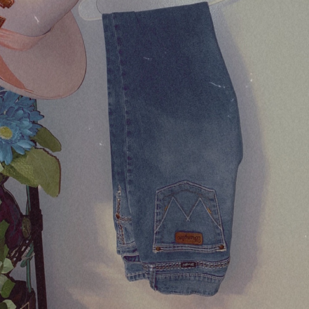 Women’s Wrangler boot cut jeans 910 x 36